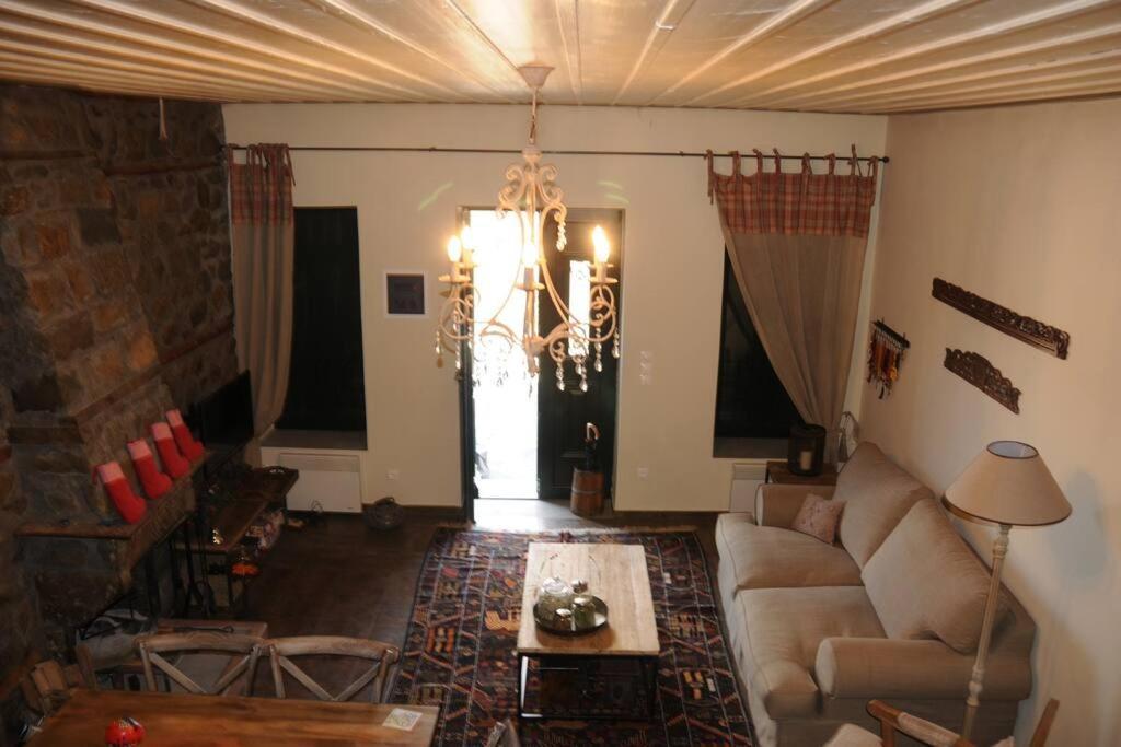 Villa Δάφνη 1933, Λιθόχτιστο Αρχοντικό Στο Βουνό Ano Chora Esterno foto